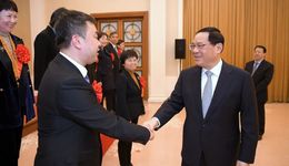 李強(qiáng)龔正會(huì)見上海市全國老干部工作先進(jìn)代表，致以誠摯問候，寄予這些期待