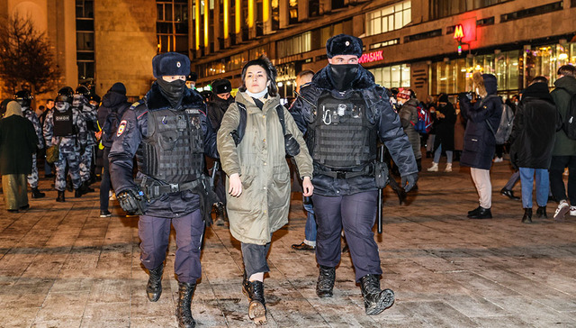 【图集】600人被捕，俄罗斯首都等地举行反战示威