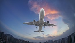 直通部委 | 中國(guó)民航持續(xù)安全飛行時(shí)間突破1億小時(shí) 全國(guó)三年抓獲1.7萬(wàn)藥品犯罪嫌犯