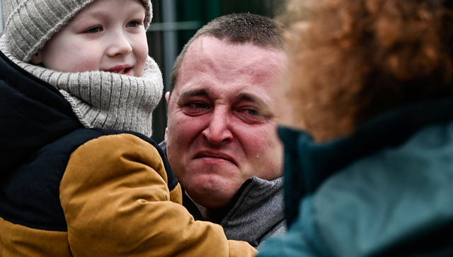 【图集】超12万乌克兰民众逃离家园，抵达中欧多国避难