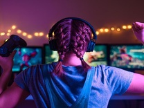 劉慈欣和喬治·馬丁，怎么都開始給游戲?qū)懺O(shè)定了？