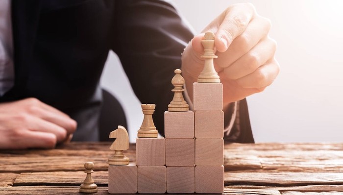 “70后”谭震升任辽宁银保监局局长，城商行监管经验丰富