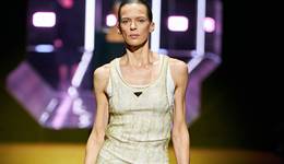 普拉达紧身背心重现极简主义，杜嘉班纳延展元宇宙主题｜是日美好事物