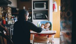 月嫂月平均工資15000元，萬億家政市場為何越來越火?