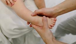 三孩時(shí)代，95%的月子會(huì)所在虧損：省心變?cè)阈?，高收費(fèi)難救行業(yè)亂象