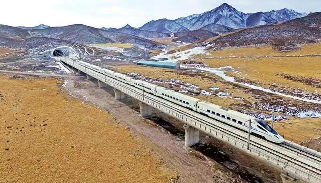 因地震损坏的兰新高铁修复将改道，兰州至西宁段将提速