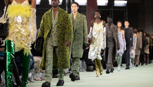 BV新设计师推出的首个编织包袋卖6万，价格直逼香奈儿