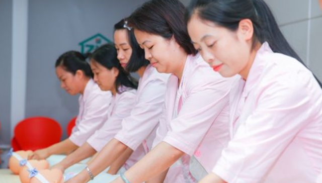 月嫂,孕妇,行业观察,服务行业,坐月子