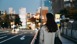 委員建議反家暴納入公益訴訟，婦聯(lián)或可承擔(dān)訴訟主體