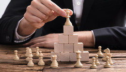 光大集团董事长李晓鹏即将到龄退休，建行副董事长、行长王江接棒