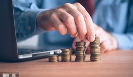 代表：应关闭直播打赏功能，委员：把高中纳入义务教育｜两会声音