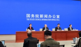 經(jīng)濟(jì)增長目標(biāo)設(shè)在5.5%左右、赤字率降至2.8%，如何解讀？ | 兩會聚焦?宏觀政策