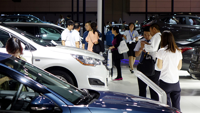 新能源汽车基础设施、自动驾驶法律法规，今年两会代表、委员关注汽车领域这些地方