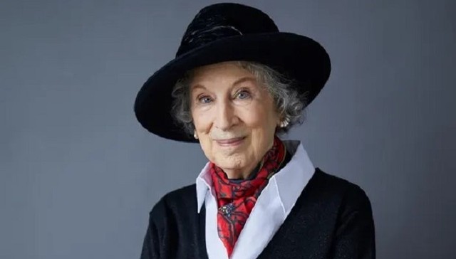 写了60年散文，阿特伍德的新文集如何关注当下？