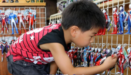 奥特曼卡片背后，不只是孩子们的潮玩盲盒？