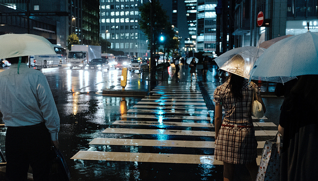 消费者报告 | mobrella漂流伞默认会员自动续费，共享雨伞如何放心借？