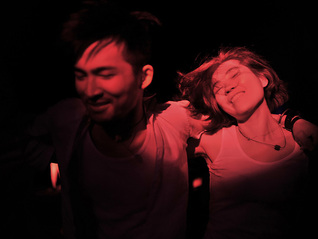 王士杰：溜冰场、打工人、无法安放的青春|正午视觉