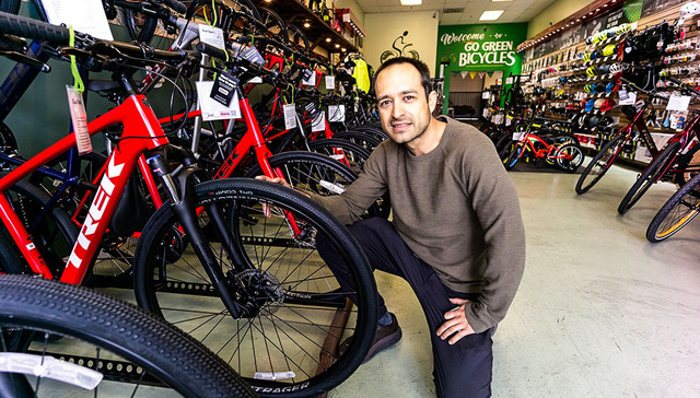 每周奇趣掠影 | 汽油价格上涨或增加电动自行车销量，第一个“女法官国际日”到来