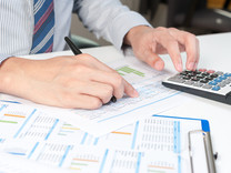 友邦保险拟在未来三年回购100亿美元股份，2021年新业务价值增长18%