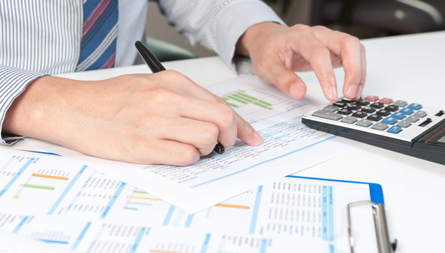 友邦保险拟在未来三年回购100亿美元股份，2021年新业务价值增长18%