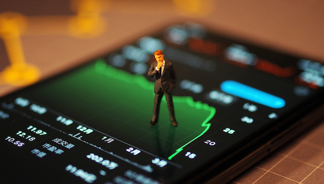 黑色星期一！恒生科技指数大跌11% ，A股超4200只个股飘绿，究竟见底了吗？