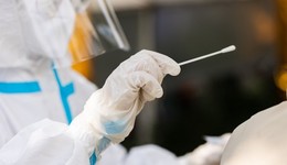 專家吳凡：抗原檢測(cè)試劑盒可用于大規(guī)?？焖僬鐒e，但不是新冠確診依據(jù)