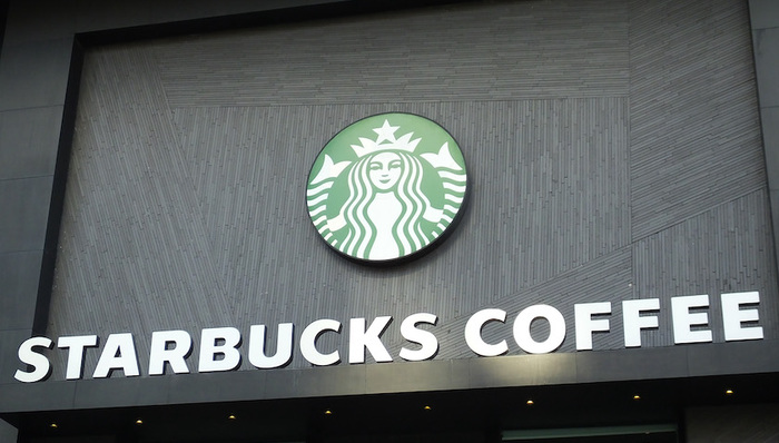 星巴克创始人霍华德·舒尔茨回归
