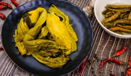 “土坑酸菜”事件追蹤：地方支柱性產(chǎn)業(yè)遭重創(chuàng)，4名官員被追責(zé)