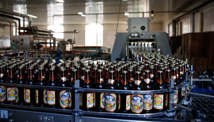 酒厂也能碳中和？帝亚吉欧、百威是这样做的