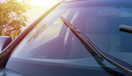 福耀玻璃營收凈利雙增，但光伏玻璃業(yè)務已“掉隊”，股價下行了一年