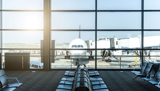 你的航班为何要坐摆渡车？