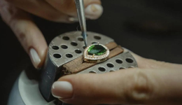 疯狂的石头，碎于直播间