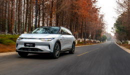 從門外漢到?jīng)_擊IPO，連年虧損的零跑汽車有機(jī)會叫板特斯拉嗎？