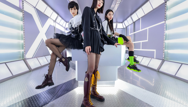 更年轻、更时尚，百亿鞋王转型五年后重返港股