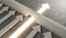 泰達(dá)宏利、金鷹法人同日發(fā)生變更，公募業(yè)內(nèi)高管延續(xù)高流動(dòng)性