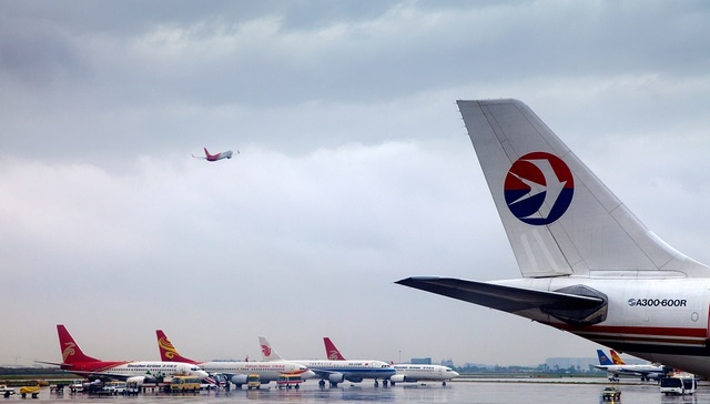 东航一波音737客机在广西梧州坠毁，机上共132人