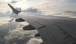 目擊者講述飛機(jī)墜毀現(xiàn)場(chǎng)：已看不到濃煙，救援飛機(jī)在盤旋