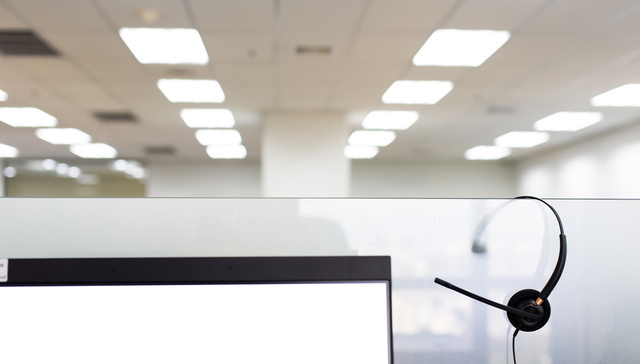 2021年21家人身险公司经营寿险电销业务，揽收123.3亿元规模保费同比下滑9.3%