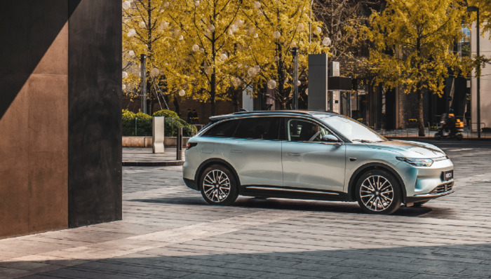 高端化,二线品牌,亏损