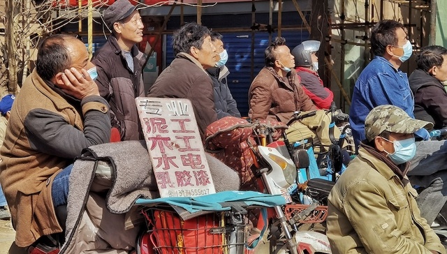 【评论】超龄农民工应告别的，不只是工地，还有城乡二元体系