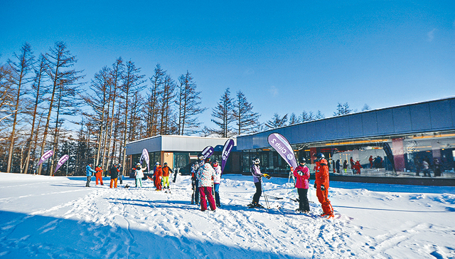 复星旅文去年下半年营业额大幅回弹，靠滑雪和海岛度假两门最火的生意