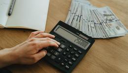 亏损再现，斗鱼求变