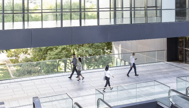 新青年职场“向前看”，相比高薪更看重发展前景