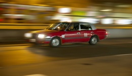 无人出租车江湖：烧钱、开城、裂变、博弈