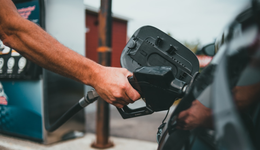 油价上涨，团油“偷着乐”，车主小心被“算计”