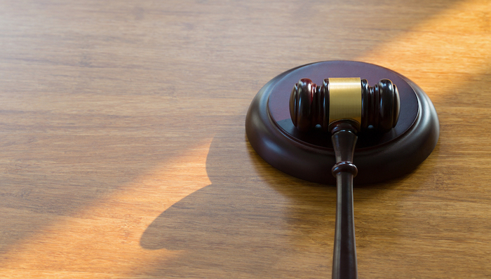 基金经理遭“产后降薪”！昔日百亿私募辩称：上班打游戏，法院怎么判？丨局外人