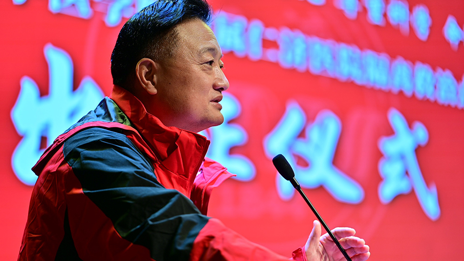 原上海市首批援鄂医疗队队长、仁济医院党委书记郑军华带领这支医疗队伍。