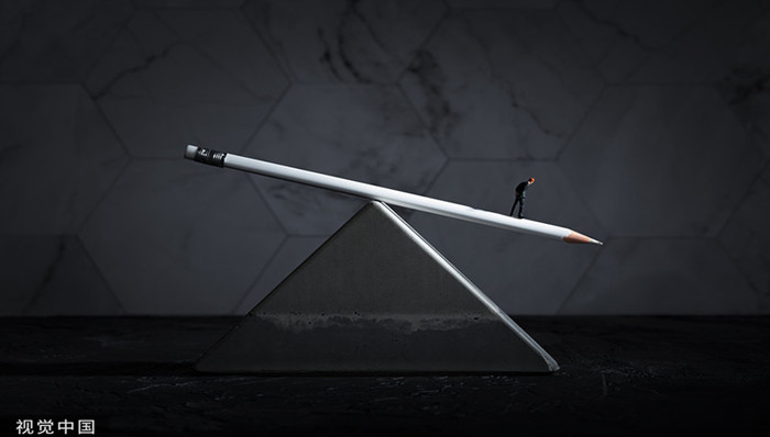 财说 | 两年巨亏百亿，昔日新能源汽车第一股北汽蓝谷怎么了？