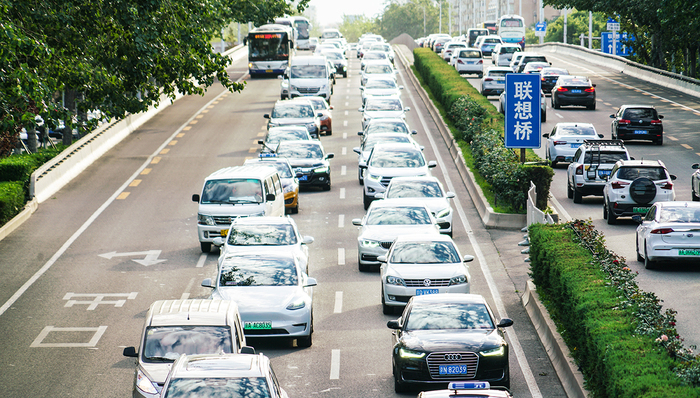 新交规4月1日实施：高速路超速未达20%不扣分，C6房车驾照上线