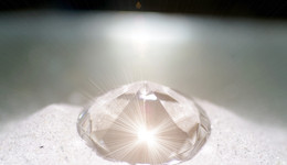 IPO剛半年又“圈錢”？力量鉆石擬定增40億擴(kuò)產(chǎn)培育鉆石